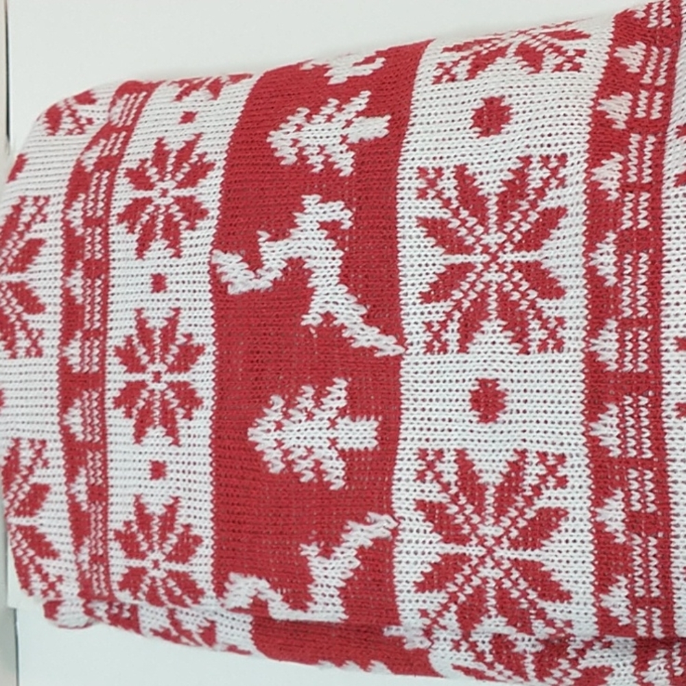 Holiday Style Tree Skirt Red and White Color - Picture 10 of 10